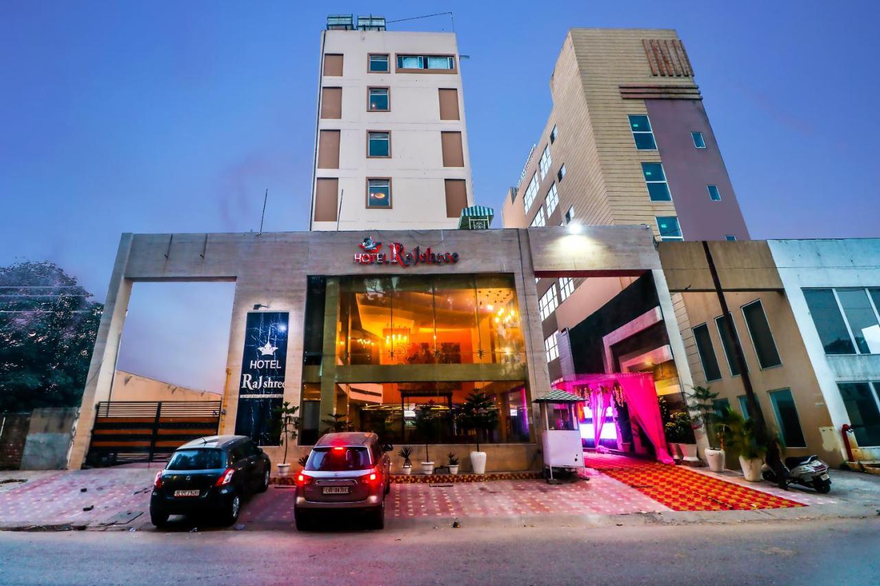 โรงแรม ราชศรี จัณฑีครห์ ภายนอก รูปภาพ