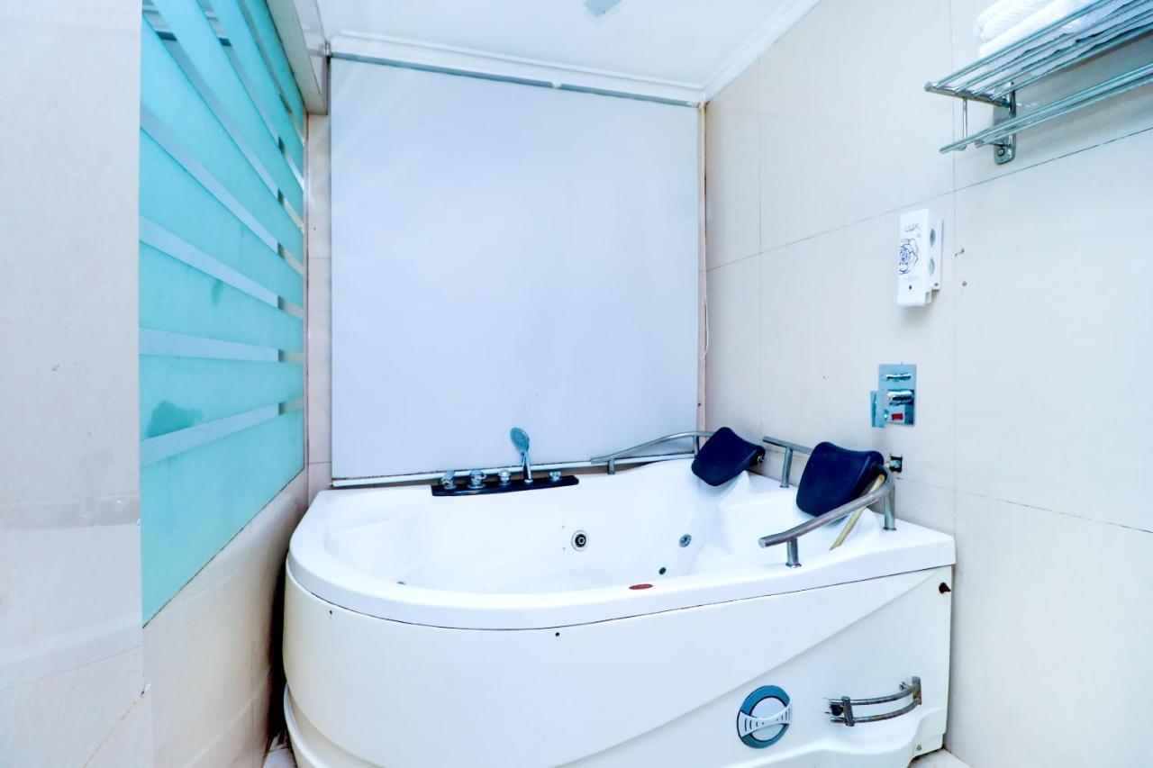 โรงแรม ราชศรี จัณฑีครห์ ภายนอก รูปภาพ