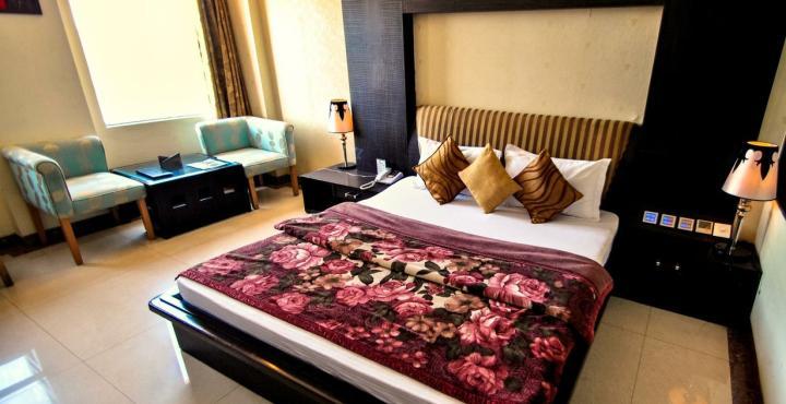 โรงแรม ราชศรี จัณฑีครห์ ภายนอก รูปภาพ